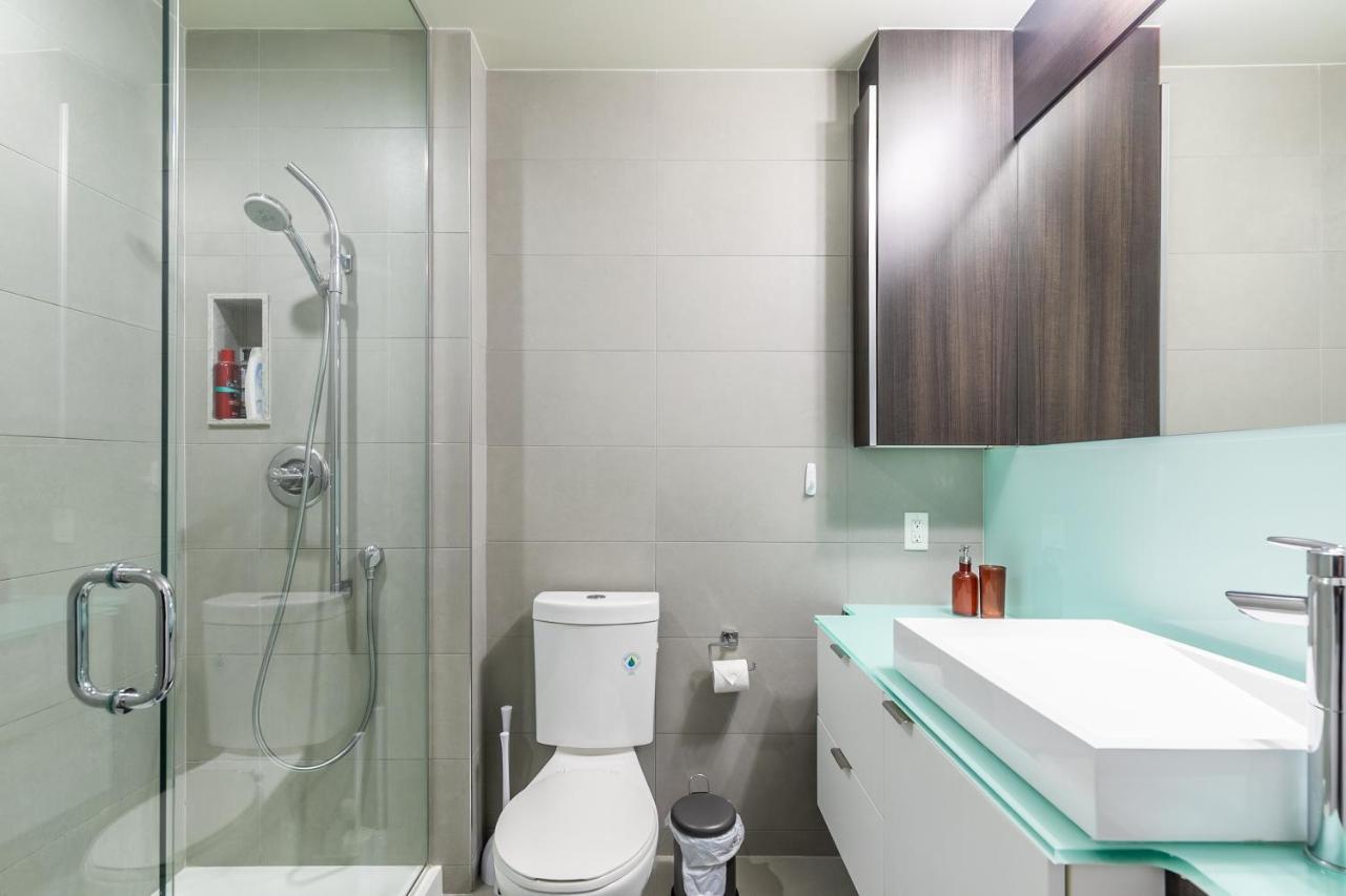 Stylish 1Br + Office Condo - Cn Tower View Toronto Buitenkant foto